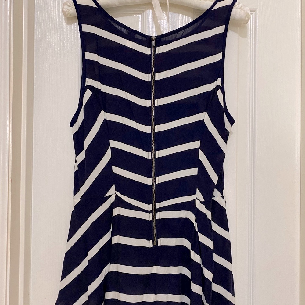 Classic Navy & White Striped Blouse; Chic Backside Zipper;longer in Back;Size M